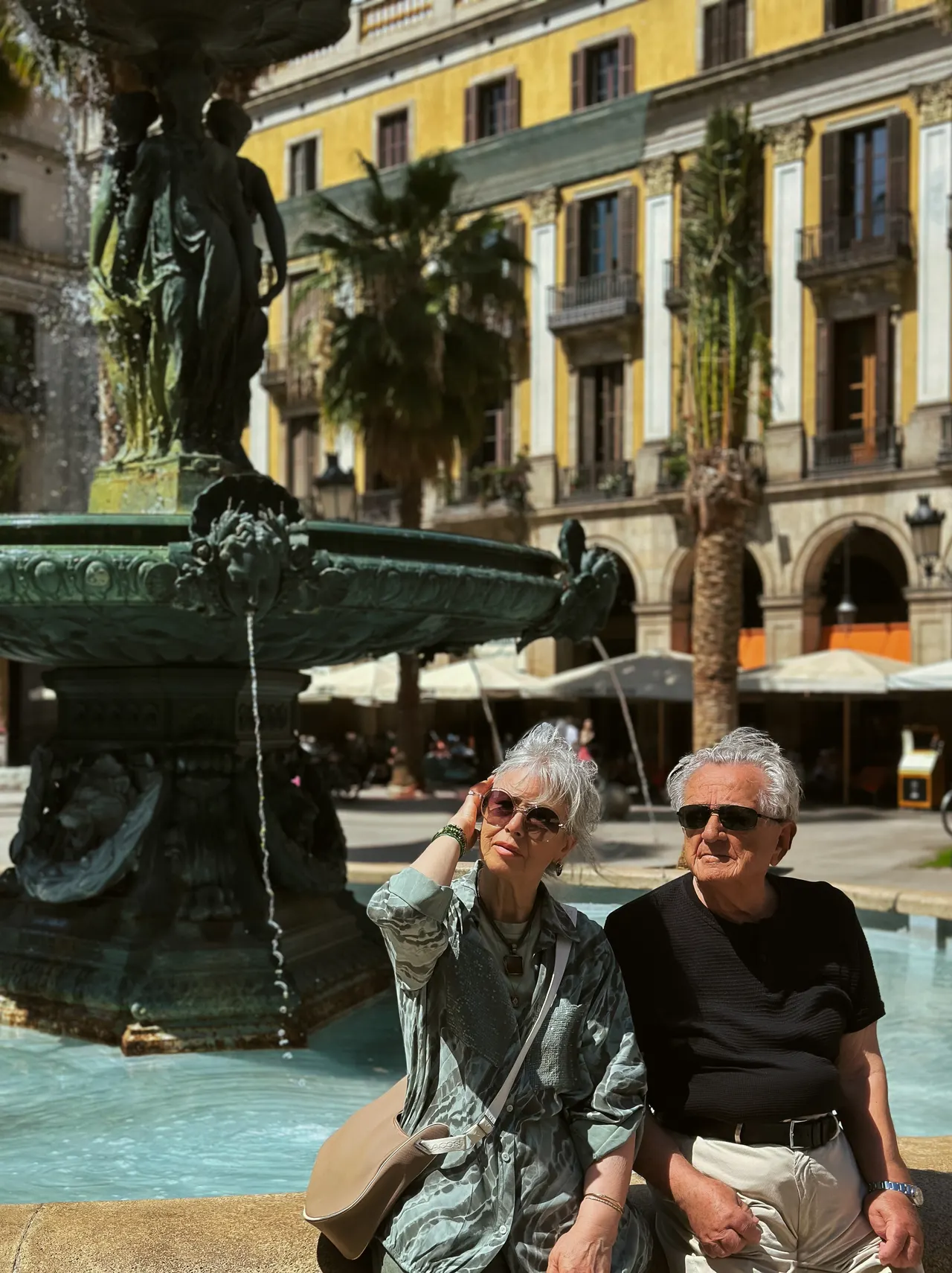 Couple in Plaça Reial 